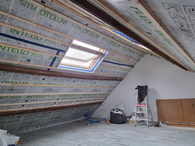Aménagement d'un grenier à Charleroi - Etanchéite a l'air du Velux + pose du TESCON VANA