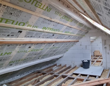 Aménagement d'un grenier à Liège - Lattage des versant de toiture