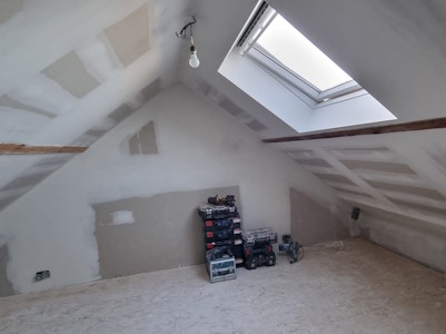 Aménagement d'un grenier à Liège - Finitions dans la pièce du fond