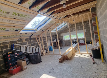 Aménagement d'un grenier à Namur - Début des cloisons