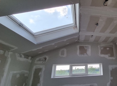 Aménagement d'un grenier à Namur - Réalisation des enduits sur les plaques de plâtre (Vue 1)