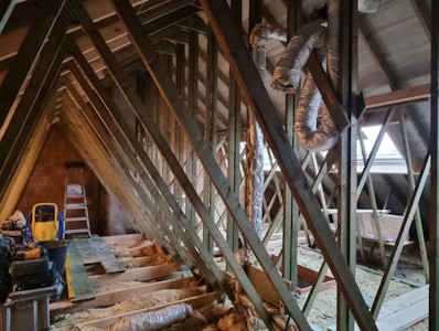 Aménagement d'un grenier à Nivelles - Charpente préfabriquée (type W) avant transformation