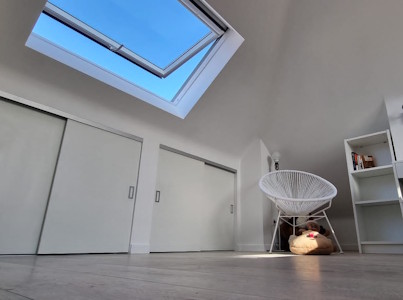 Aménagement d'un grenier à Wavre - Photo d'un grenier aménagé par ACA et déjà exploité par le client