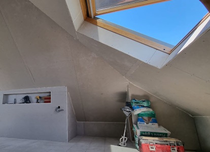 Aménagement d'un grenier à Braine L'Alleud - Créataion d'une tête de lit