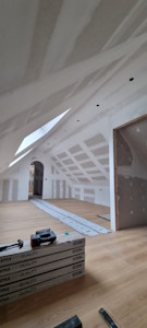 Aménagement d'un grenier à Mons - Parquet terminé dans la chambre (vue 1)