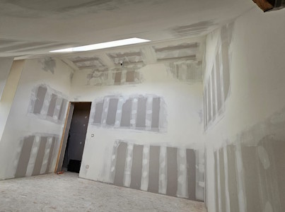 Aménagement d'un grenier à Waterloo - Réalisation des enduits sur les plaques de plâtre (vue 3)
