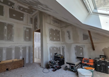 Aménagement d'un grenier à Waterloo - Réalisation des enduits sur les plaques de plâtre (vue 4)